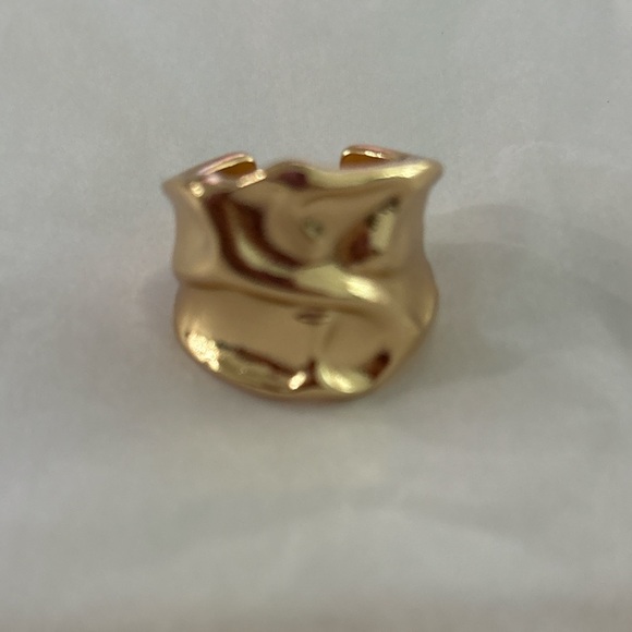 Jewelry - Elegant Gold-Tone Women's Ring